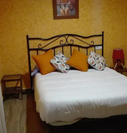 Pensión Hostal La Aldaba Montearagon