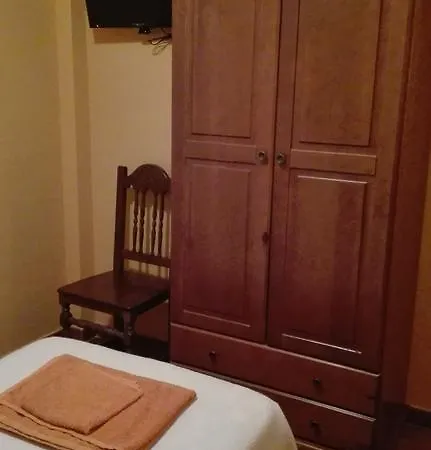 Hostal La Aldaba 2*