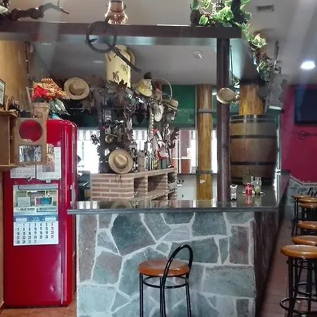 Hostal La Aldaba 2*
